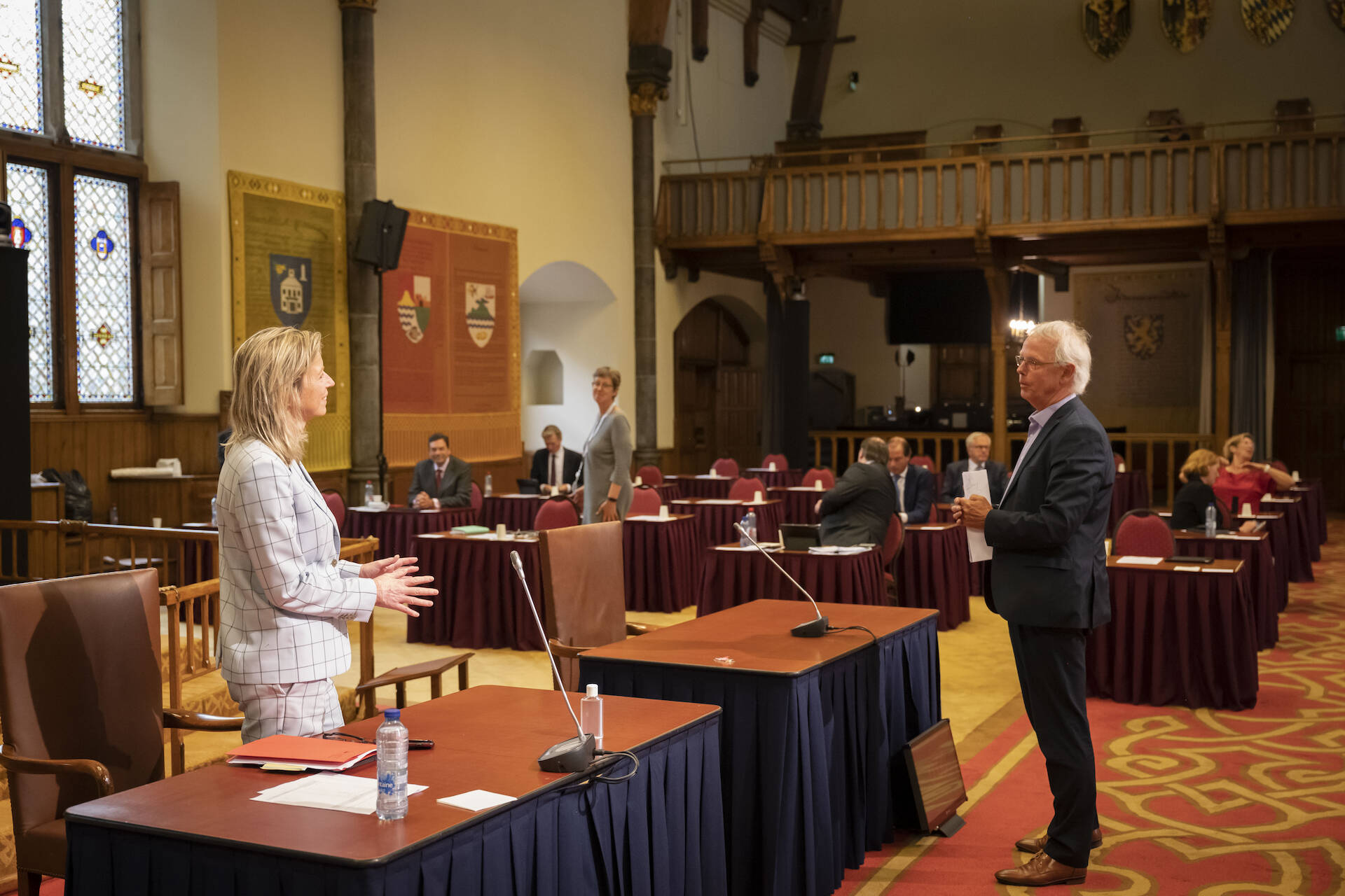 Minister Ollongren in gesprek met senator Kox