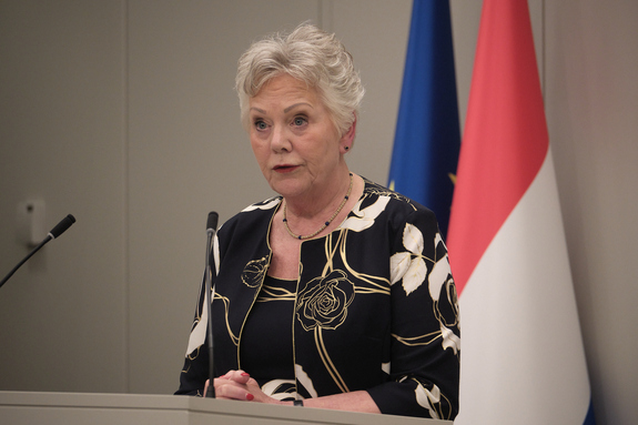 Senator Greet Prins aan het woord tijdens een debat in 2023