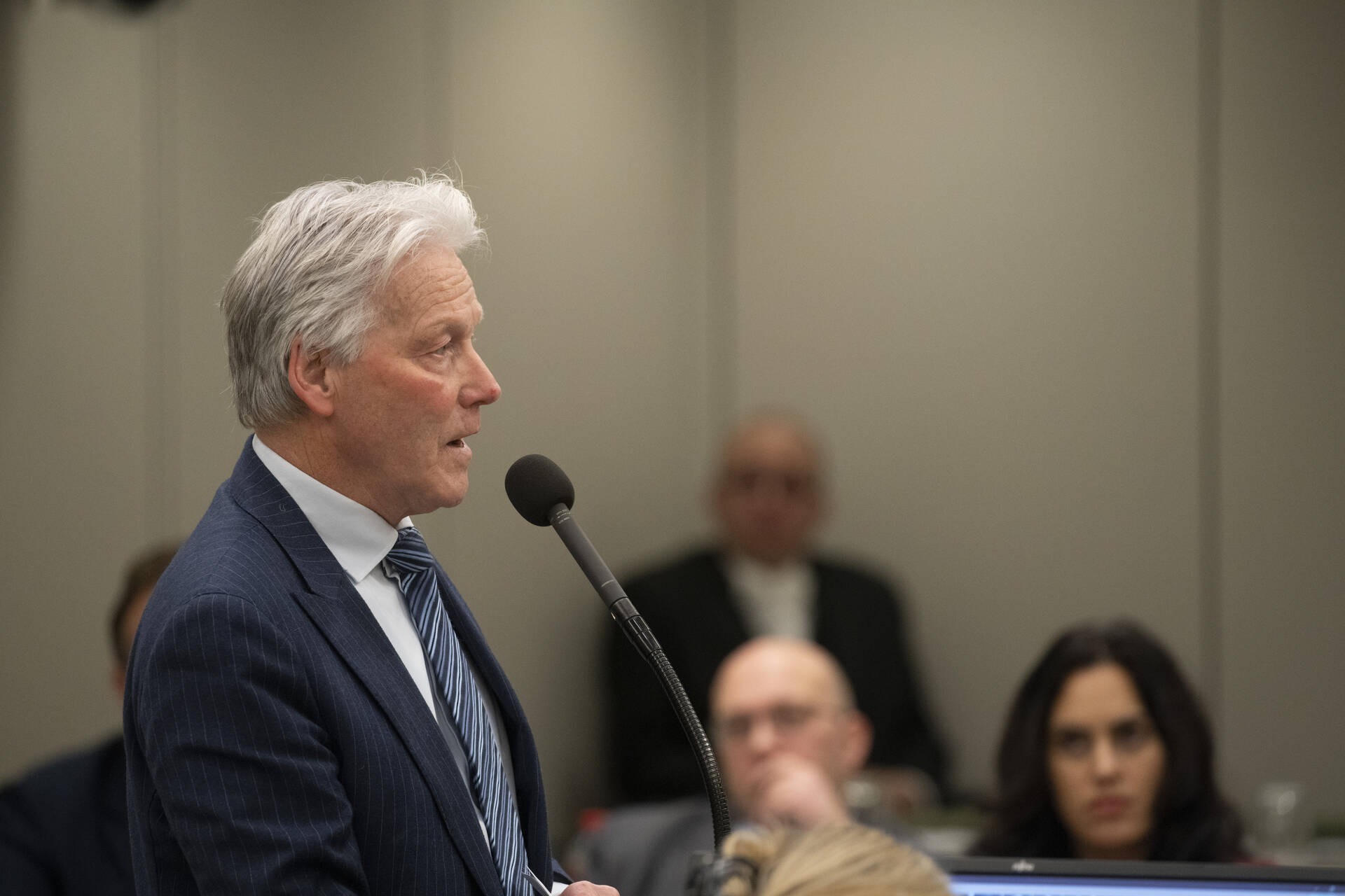 Senator Arie Griffioen tijdens een debat in de plenaire zaal van de Eerste Kamer