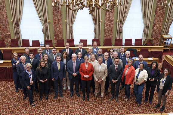De leden van het Beneluxparlement bijeen in Luxemburg