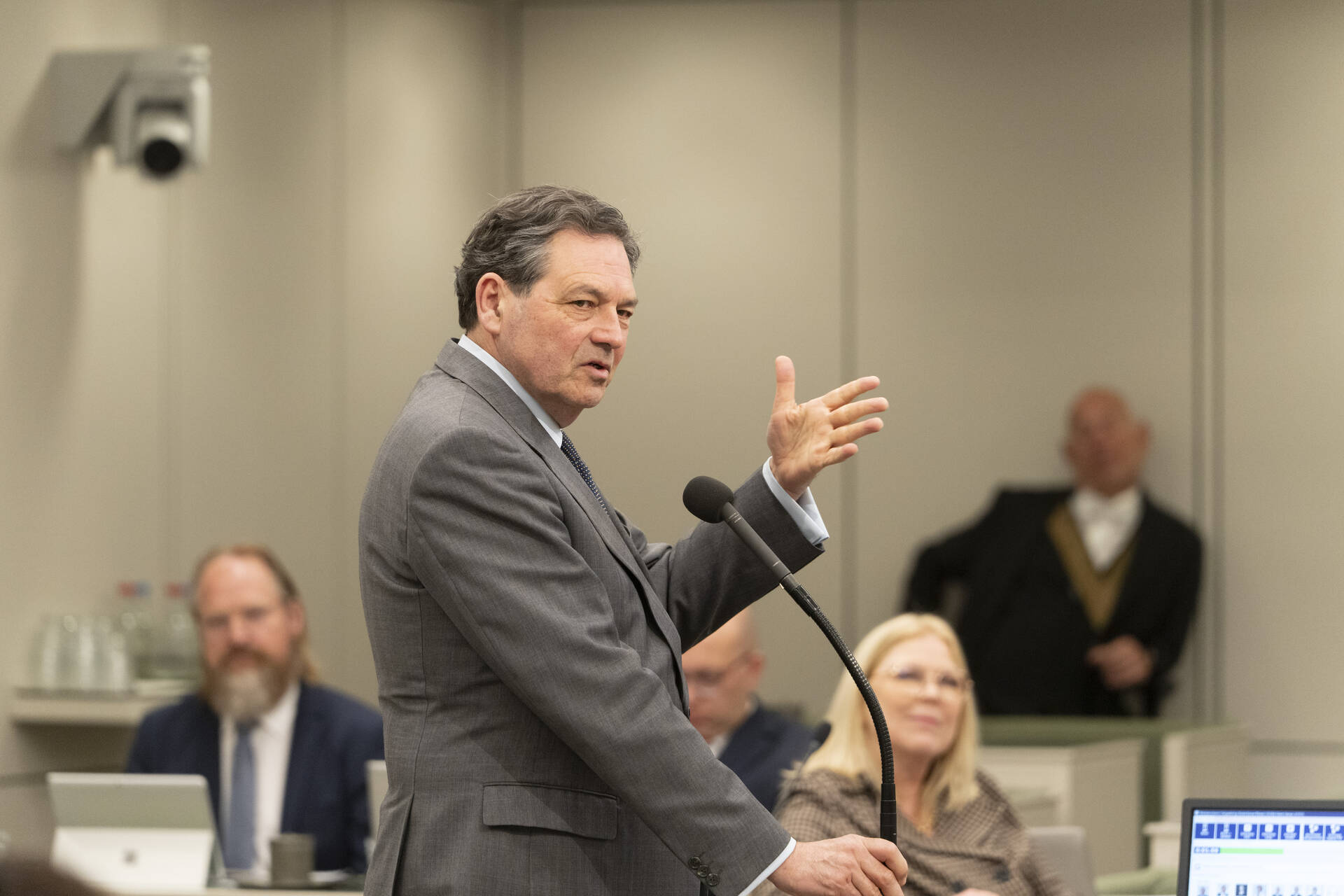 Senator Janssen (SP) bij de interruptiemicrofoon