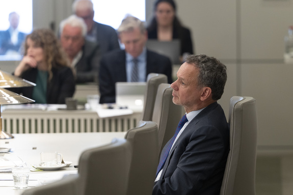 Minister Veldkamp tijdens het debat op 22 april 2025