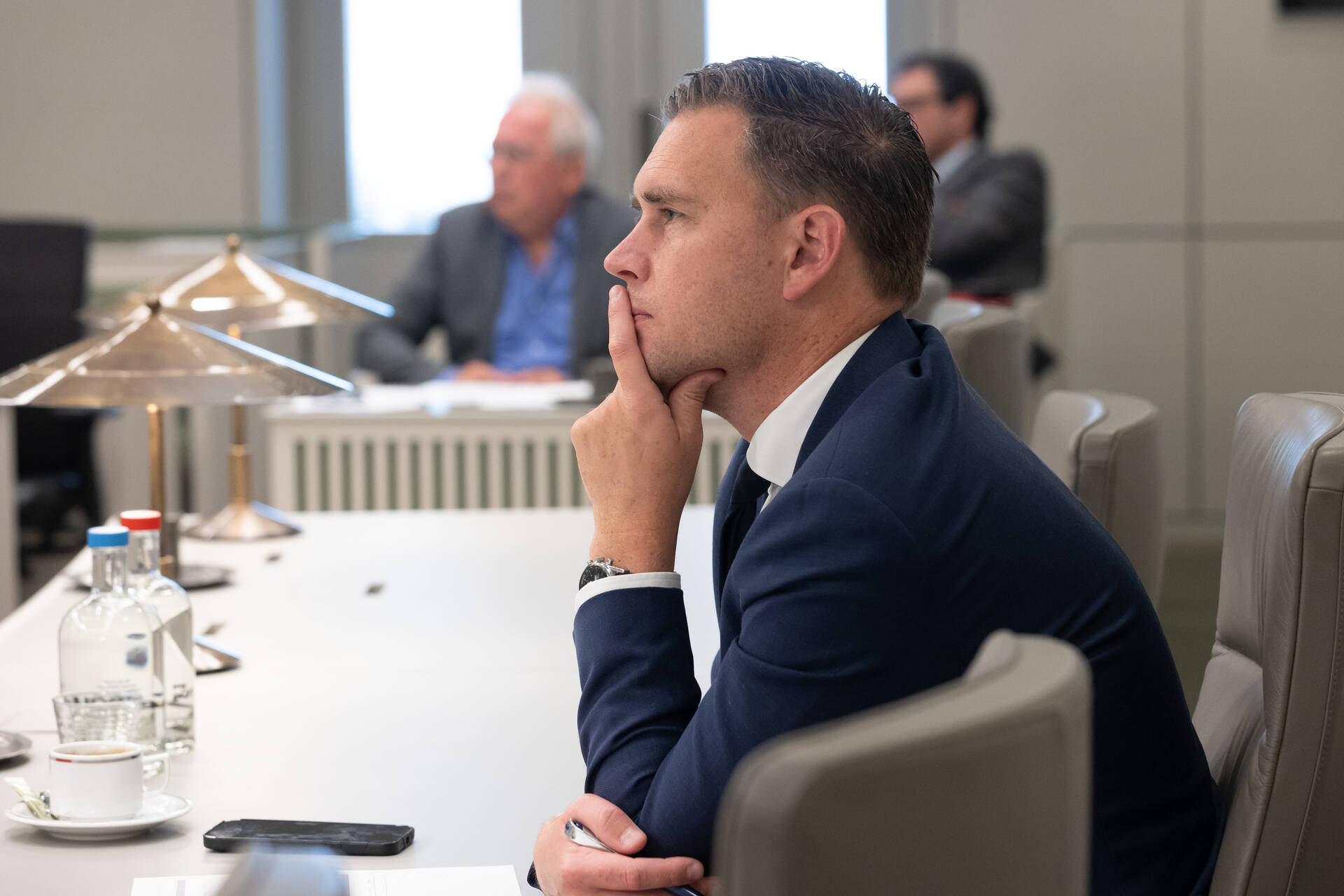 Minister Heinen van Financiën tijdens het debat op 27 mei 2025