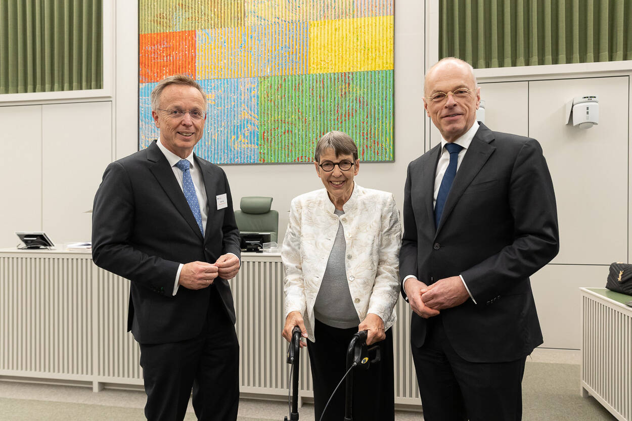 Commissarissen van de Koning René Paas (Groningen) en Jetta Klijnsma (Drenthe) met Kamervoorzitter Jan Anthonie Bruijn