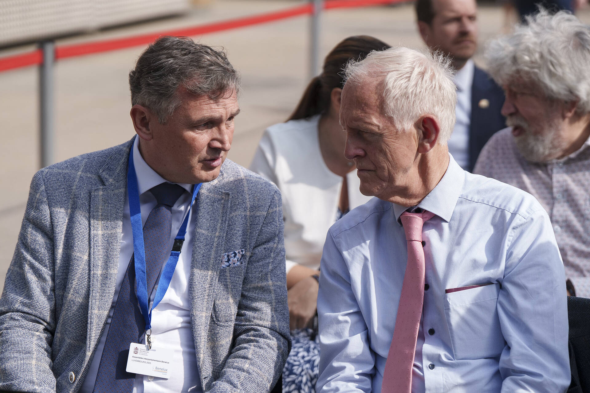 Senator Van der Goot (OPNL - rechts)