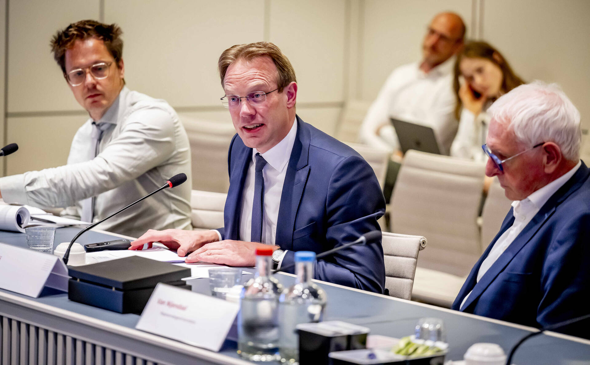 Peter Verheij (raadslid), Gerber van Nijendaal (plaatsvervangend secretaris) en Harm Rienks (sr adviseur) van het ROB lichten het advies toe.