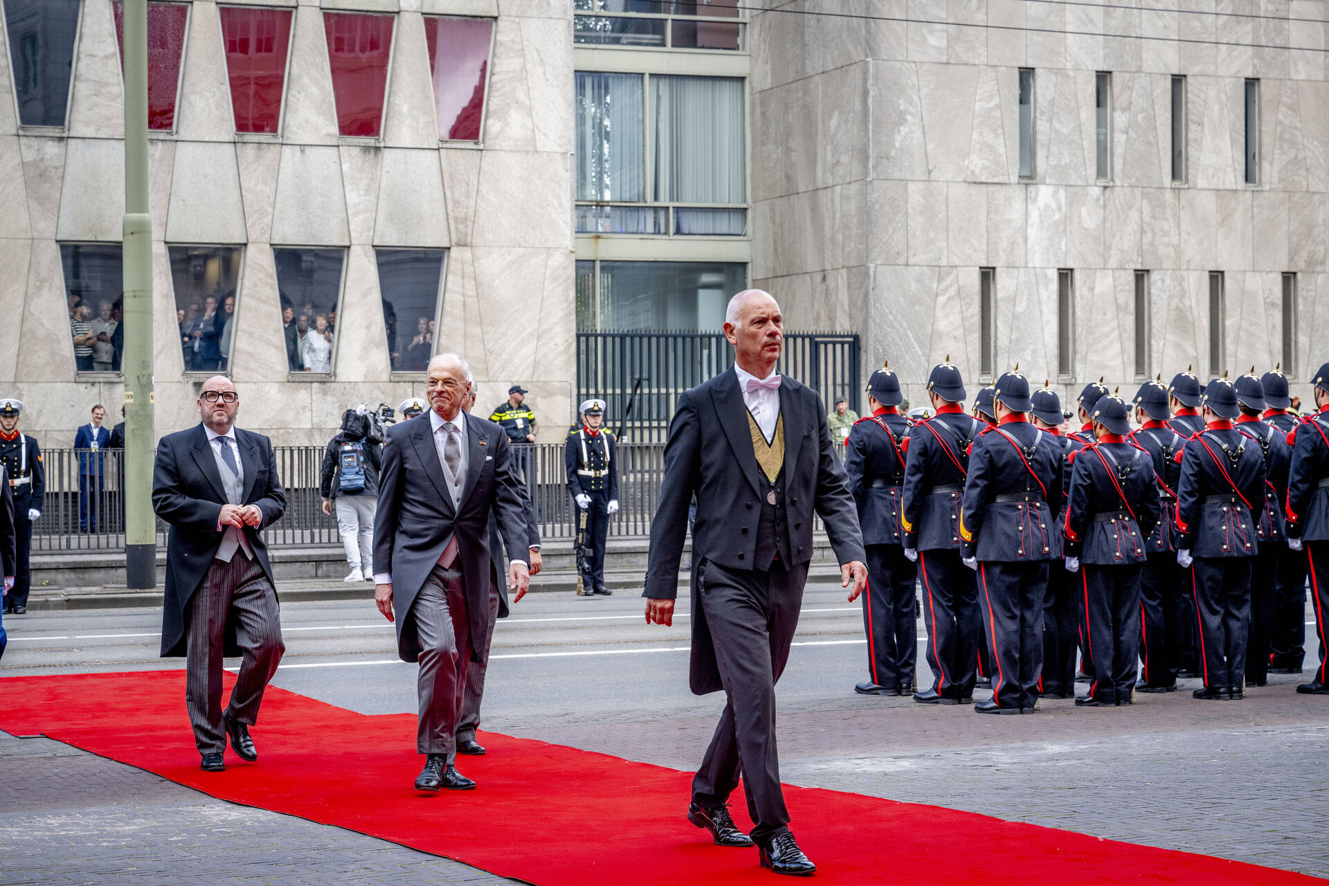 Aankomst bij de schouwburg op Prinsjesdag