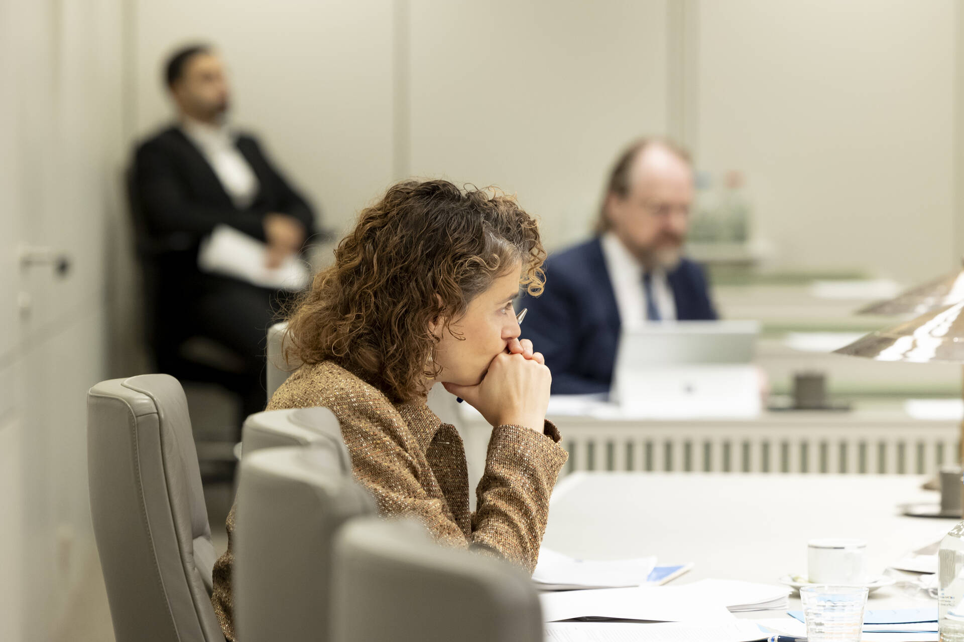 Demissionair minister Hermans tijdens het debat op 2 december 2025