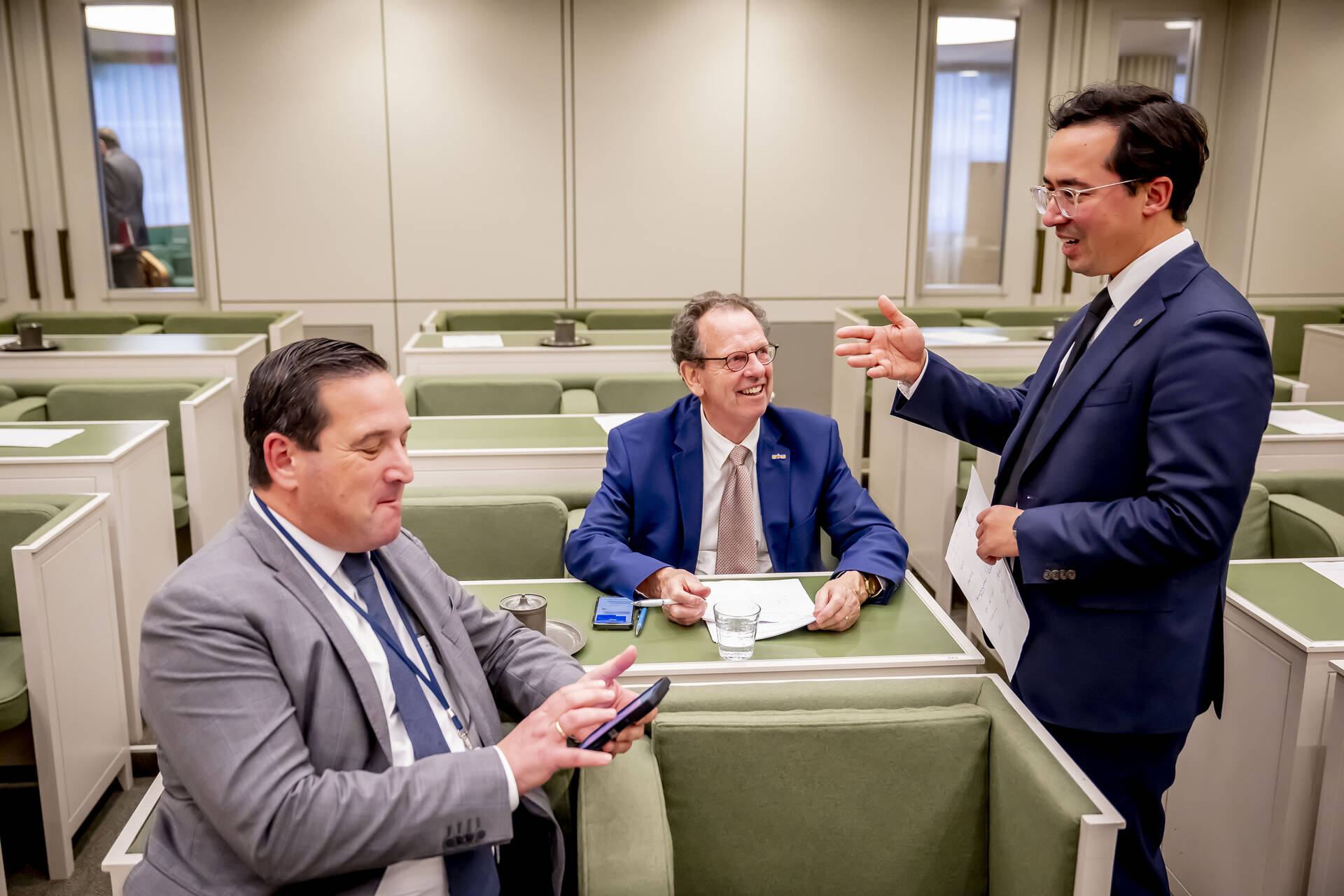 Vlnr: senator Baumgarten (JA21), senator Van Strien (PVV) en senator Martens (GroenLinks-PvdA)