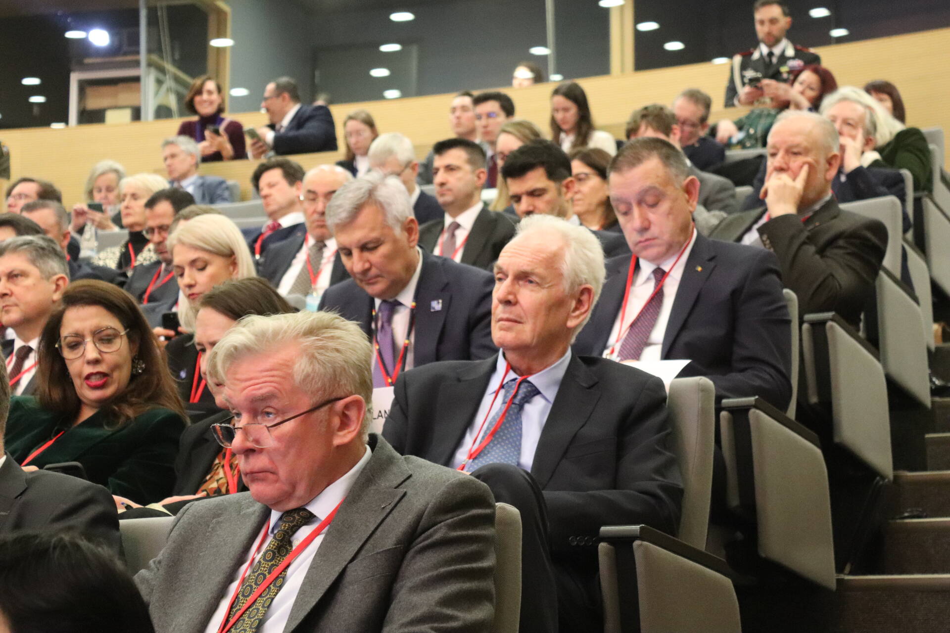 Belhirch (tweede rij van onderen - links) en De Roon (tweede rij van onderen - rechts)