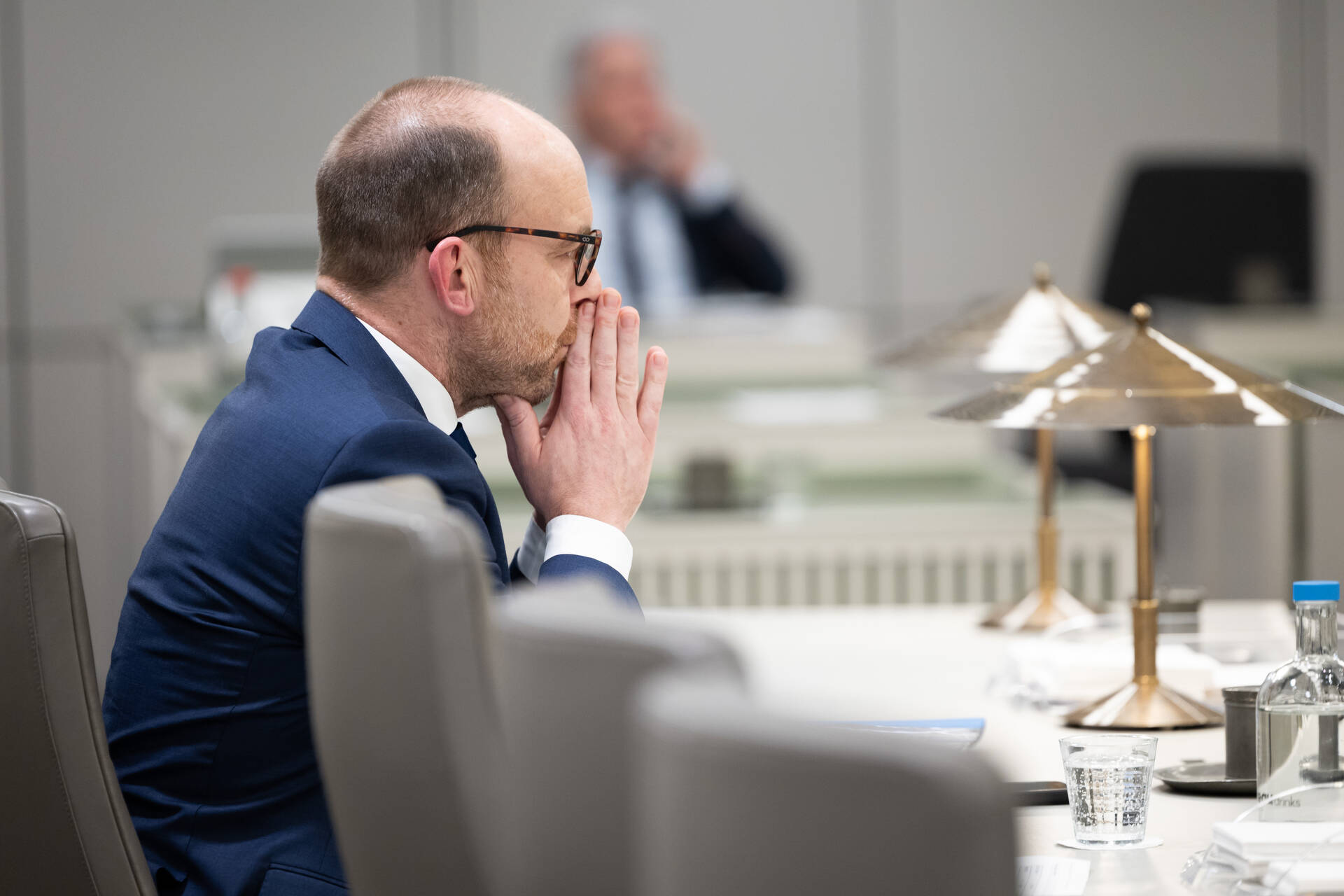 Minister Van den Brink van Asiel en Migratie tijdens het debat op 24 februari 2025