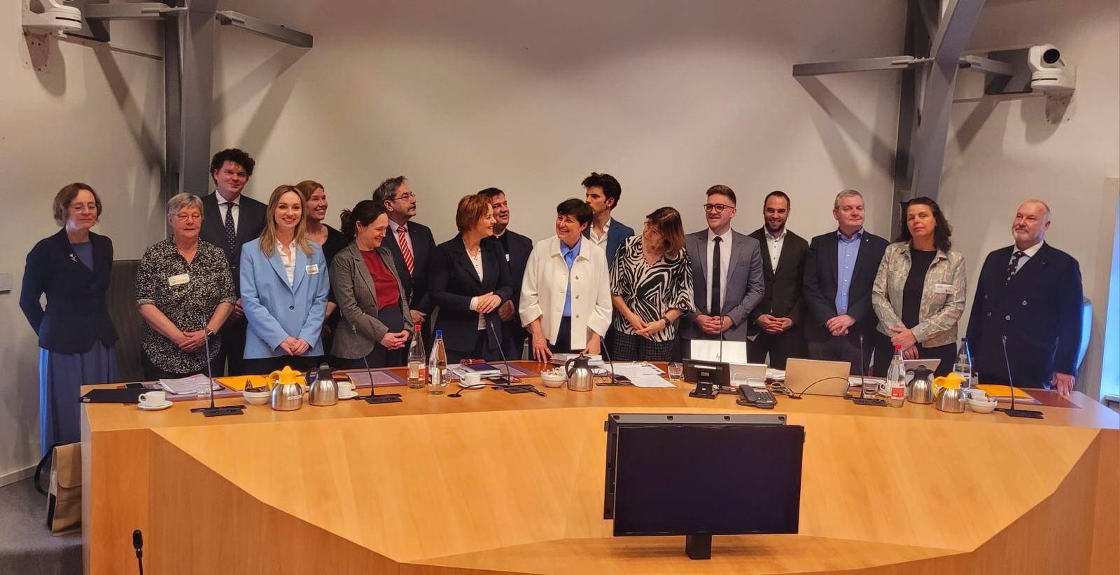 De deelnemers aan de conferentie op 23 maart in Brussel