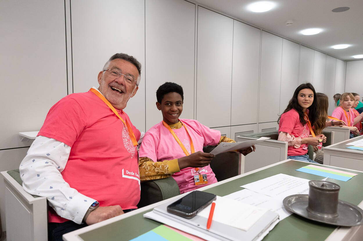 Basisschoolleerlingen debatteren in de Eerste Kamer.