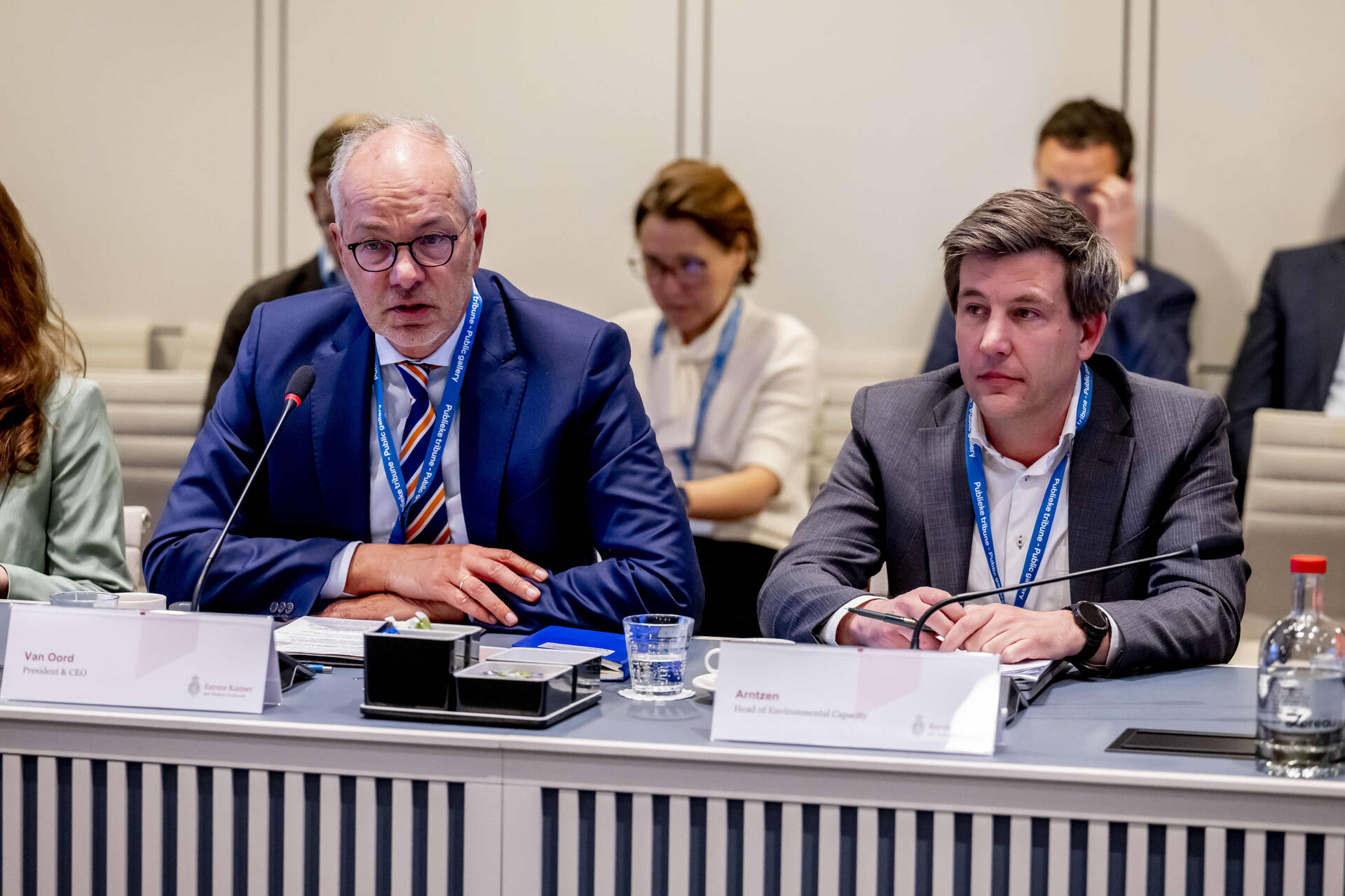 Pieter van Oord (links) en Michael Arntzen van de Royal Schiphol Group 