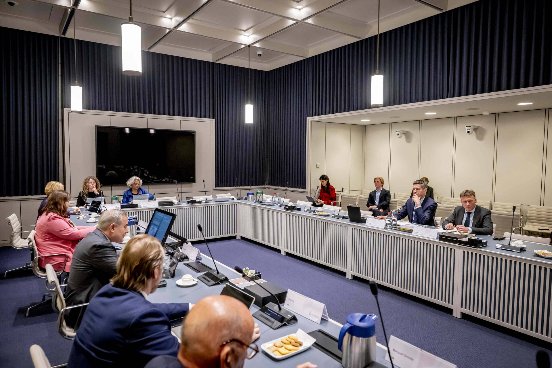 De commissie BDO maakt kennis met de minister van Buitenlandse Zaken, Tom Berendsen