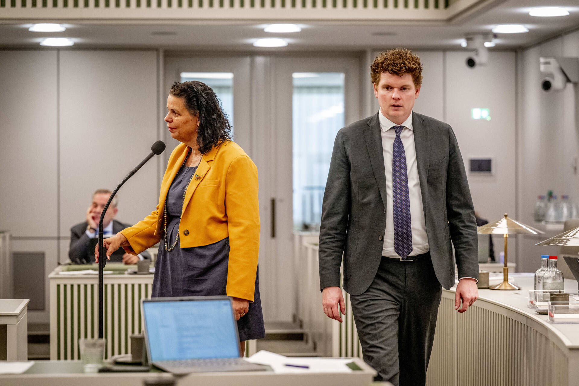 Senator Van Langen-Visbeek (BBB) links en senator Kanis (D66) rechts