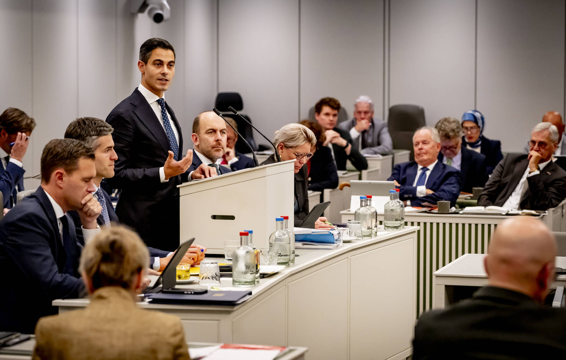 Premier Jetten aan het woord tijdens de Algemene Politieke Beschouwingen 2026 in de Eerste Kamer
