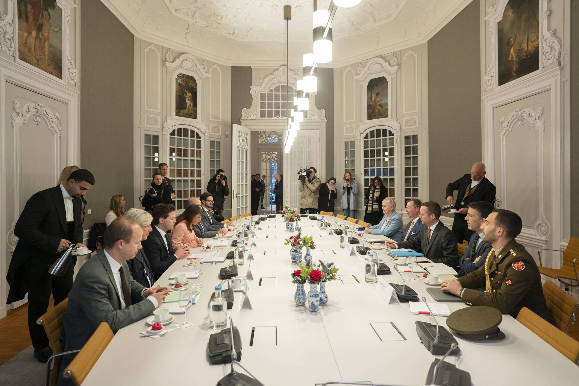 Gesprek tussen de Nederlandse en Luxemburgse delegatie